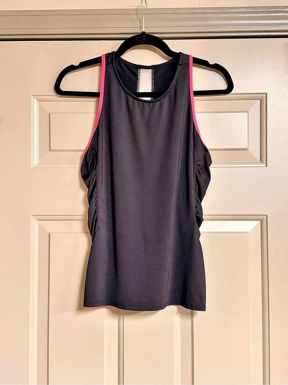 Lucky In Love Women's Athletic Tank Top in Black & Pink Size Large